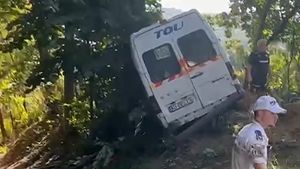 Maseurul lui Dinamo 2 care a scăpat din accidentul de la Câmpulung ridică semne de întrebare: „Maşina era o rablă! Cum dracu' de l-au trimis pe ăsta acum?”. EXCLUSIV