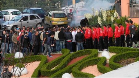 VIDEO! "Dacă jucați, vă omorâm!" Situație fără precedent în Italia: 5 fotbaliști s-au "accidentat" până în minutul 21. Ce s-a întâmplat
