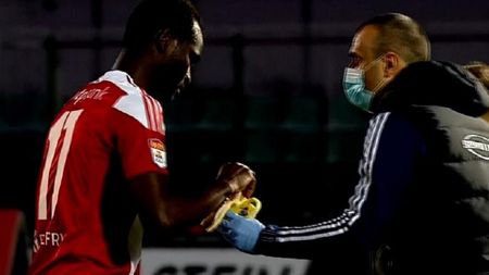 Moment rar în Liga 1! Boubacar Fofana a așteptat să se aprindă nocturna, ca să poată mânca. Imagini inedite de la Sepsi - Universitatea Craiova | FOTO