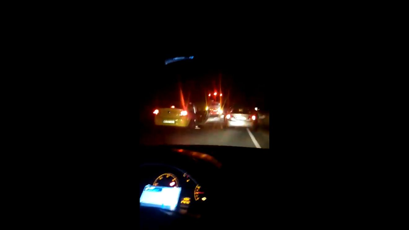 VIDEO | Fanii au oprit autocarul lui Dinamo din drumul spre casă: "Jos tricourile!". Măsura extremă luată de ultrașii dinamoviști: momente desprinse din filme