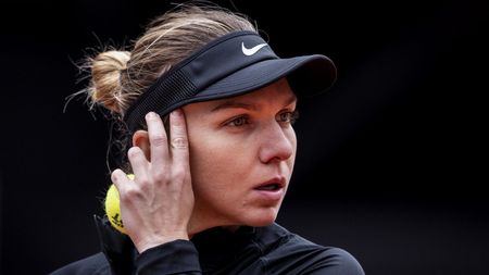Acuzatorii Simonei Halep vor turba de furie! Deși are interzis în zonele oficiale, organizatorii unui turneu de top au pus-o cap de afiș pe româncă: „Legenda noastră" | FOTO