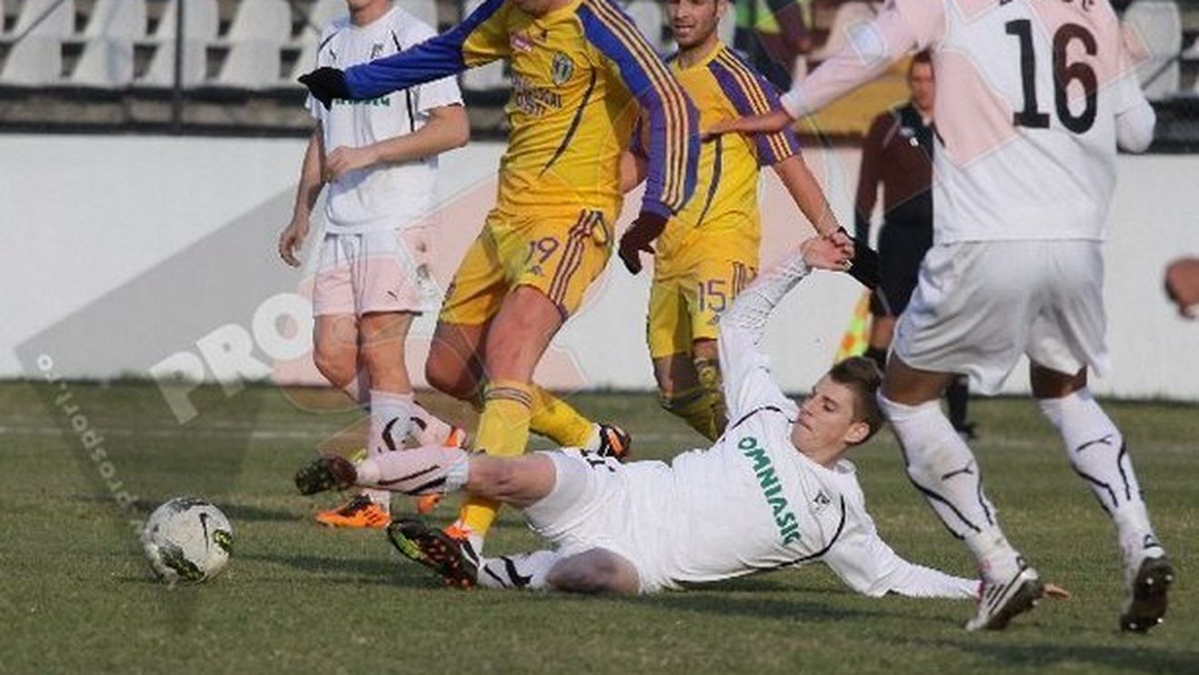 Răchită, ajutat de U Cluj!** Doi "studenți", împrumutați la Petrolul