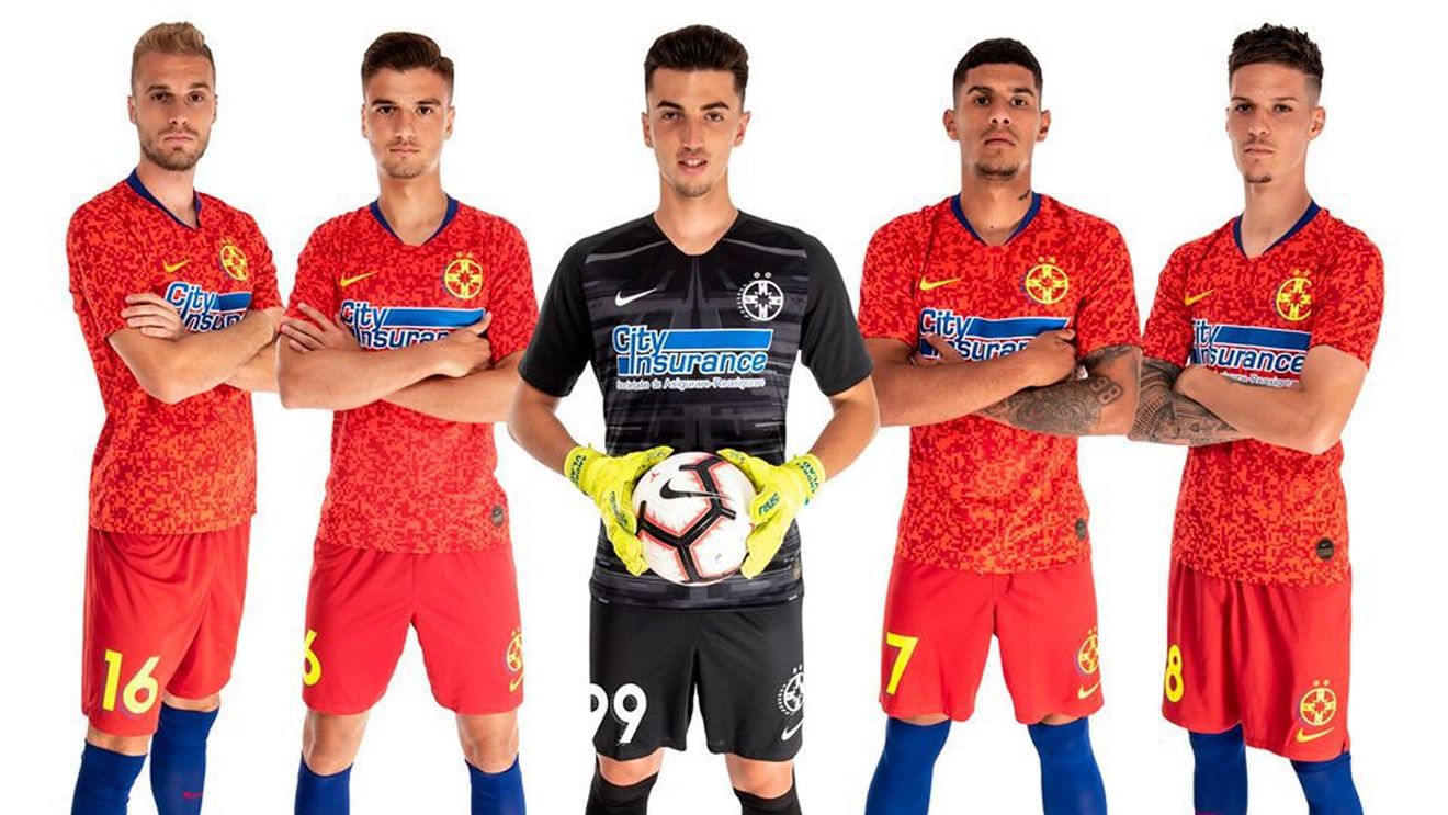GALERIE FOTO | FCSB, în haine noi la debutul în preliminariile Europa League! Vicecampioana și-a prezentat noul echipament: Man, Coman, Vlad și Planic au fost "manechine"