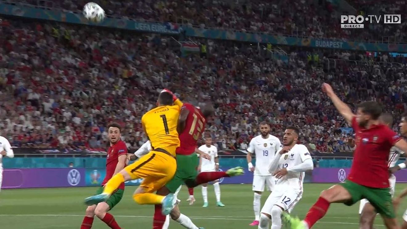 Moment de panică în Portugalia - Franța! Danilo s-a prăbușit pe teren, după ce a fost faultat de către Lloris | FOTO