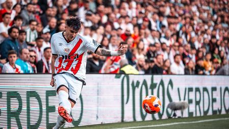 Ce veste pentru Andrei Rațiu! Joan Laporta a făcut anunțul: „Putem cumpăra fotbalişti, Deco se ocupă deja!”