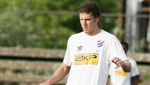 McKain, mai aproape de casă