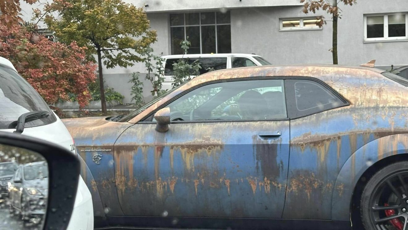 Mașina plină de rugină a milionarului român din fotbal face senzație în trafic! Cum a fost fotografiată. FOTO