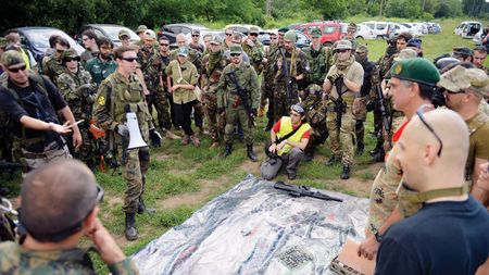 TIMP LIBER | Airsoft: bătălia de la Cotul Donului în pădurile de lângă București