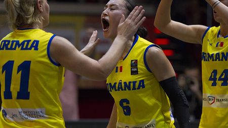 România și-a câștigat grupa la CE de baschet 3x3 și continuă cursa pentru medalii, la feminin. "Este un sport extrem în care mori în zece minute! Să jucăm acasă este incredibil. Energia pe care o primim de la public nu o găsim nicăieri, nici la noi înăuntru". FOTO + tabloul sferturilor
