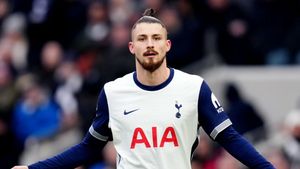 „Am negociat transferul la Bayern Munchen în Elveția”. Radu Drăgușin a cerut două zile timp de gândire pentru oferta bavarezilor: „Le-am zis că suntem încântați”