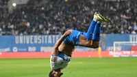 Oltenia se luminează: Universitatea Craiova trece, la limită, de Rapid și se lipește de liderul „U” Cluj. Rapid predă pretențiile la titlu!