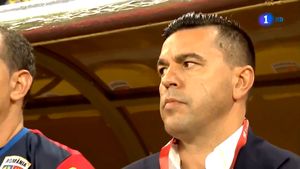 VIDEO | Cum a reacționat Cosmin Contra în timp ce suporterii au stricat momentul de reculegere: momentul a devenit rapid viral