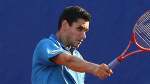 "Jucătorilor români le e greu să joace pe teren propriu!"