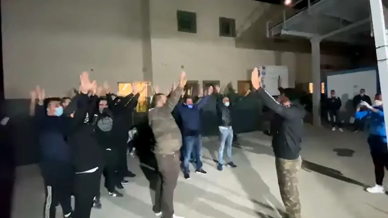 Emoționant! Cum îl susțin fanii Universității Craiova pe Elvir Koljic, după accidentarea horror din meciul cu Poli Iași | VIDEO