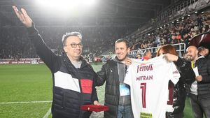 Reputatul jurnalist Marius Mitran va primi un tricou și o plachetă în semn de respect, din partea suporterilor giuleșteni, înainte de Rapid - Farul!