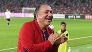 „Cruyff s-a făcut că dă centrare și ăsta s-a dus direct în groapa cu nisip, record mondial! I-am scos iarba cu penseta”. Două povești fabuloase din vestiarul magic al Stelei, spuse de Marcel Răducanu într-un stil unic