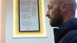 Emoționant! Poezia pe care Gabi Mureșan a înrămat-o în biroul său de primar: „A venit în sat la noi, un primar plin de renume, să ne scoată din noroi, căci am fost uitați de lume…”