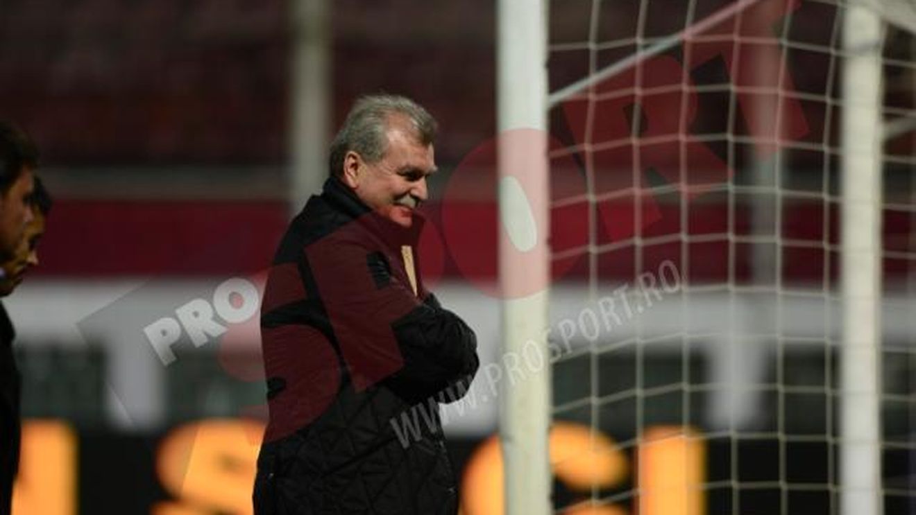 Dinu Gheorghe în conflict cu suporterii rapidiști, la finalul meciului Rapid - Astra