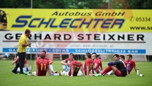 Dan Petrescu are mare încredere în Reghe: "Rămânerea lui va contribui decisiv la calificarea în Champions League!"