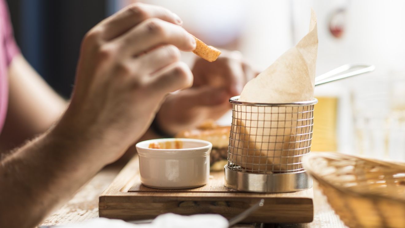 Restaurantul din Bucureşti cu 100 de feluri de mâncare i-a dat pe spate pe miliardarii români! "Se mănâncă de senzație, au fost şi Năstase şi Țiriac acolo"