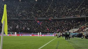 Ce s-a întâmplat cu fanul FCSB care a fost dat afară de la muncă, din Danemarca, pentru că nu s-a dus la serviciu şi s-a uitat cu fiul său la meciul cu PAOK