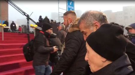 VIDEO | Gigi Becali și-a însoțit mama la sfințirea Catedralei Mântuirii Neamului! Suma uriașă pe care a donat-o. Ce a spus finanțatorul FCSB înainte de a intra în altar