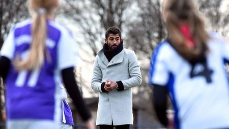 Pedeapsă simbolică primită de un jucător din liga a doua germană: a fost trimis să arbitreze un meci de junioare după ce a jignit o femeie arbitru