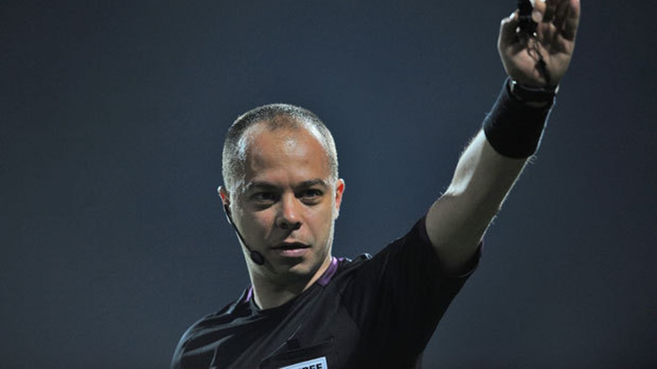 Marius Avram arbitrează meciul Odds - Shamrock Rovers din Liga Europa