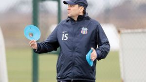 Frații Costea se simt HĂ‚ITUIȚI:** scapă de Ilie Stan doar la toaletă! Atacanții sunt urmăriți pas cu pas de antrenor