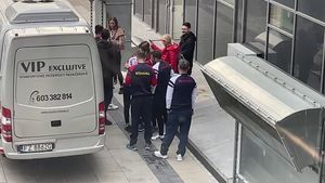 Imagini emoționante cu Irina Begu și Andreea Mitu la finalul primei zile de baraj din Fed Cup. Delegația României, tot mai unită | VIDEO EXCLUSIV