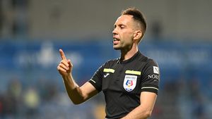 Arbitrul George Găman, pus la colț pentru decizia de la Farul - CFR: „La golul lui Coman din Gruia ați întors faza din cabina VAR, acum a fost în regulă?”
