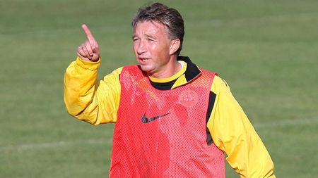 "Bursucul" face provizii de jucători. Dan Petrescu îl aduce la ASA pe Dacian Varga. Mijlocașul confirmă: "E o chestiune de ore"