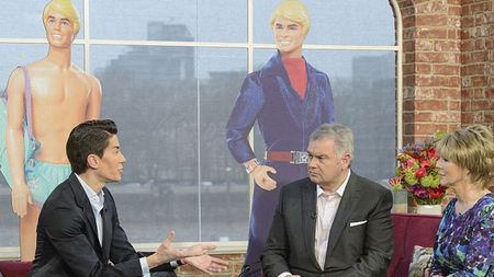 FOTO "E mai ieftin decât să mergi la sală" Tânărul care spune că a "descoperit" secretul unui fizic perfect. Cum s-a transformat în "KEN"