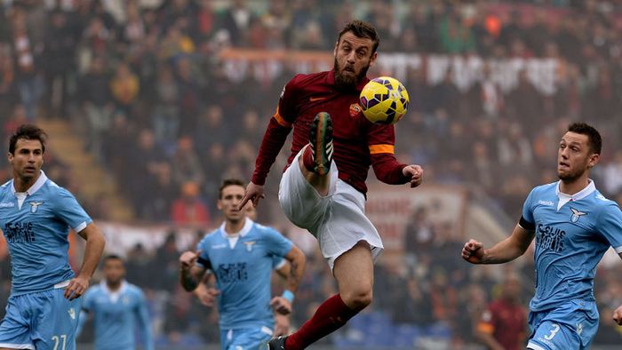Jucătorii lui Lazio au intrat cu cu tricouri pe care scrie "Je suis Charlie" în derby-ul cu AS Roma