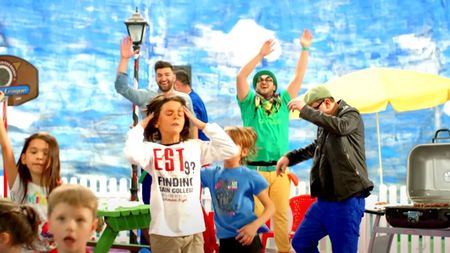 „Ziua aceea a fost ca un Disneyland”. Imagini virale cu David Popovici, pe când avea 7 ani: a apărut în videoclipul lui Alex Velea și Smiley