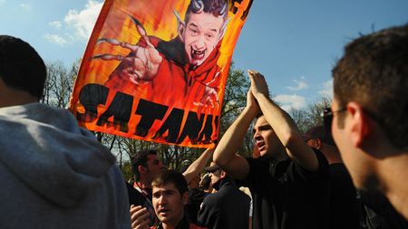 Fanii Stelei au găsit înlocuitor pentru Becali!** Scandarea care a mutat Steaua din Ghencea, varianta "revoluționară"