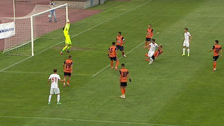 Meci decis de gafele portarilor! FC Hermannstadt câștigă duelul retrogradatelor cu Poli Iași