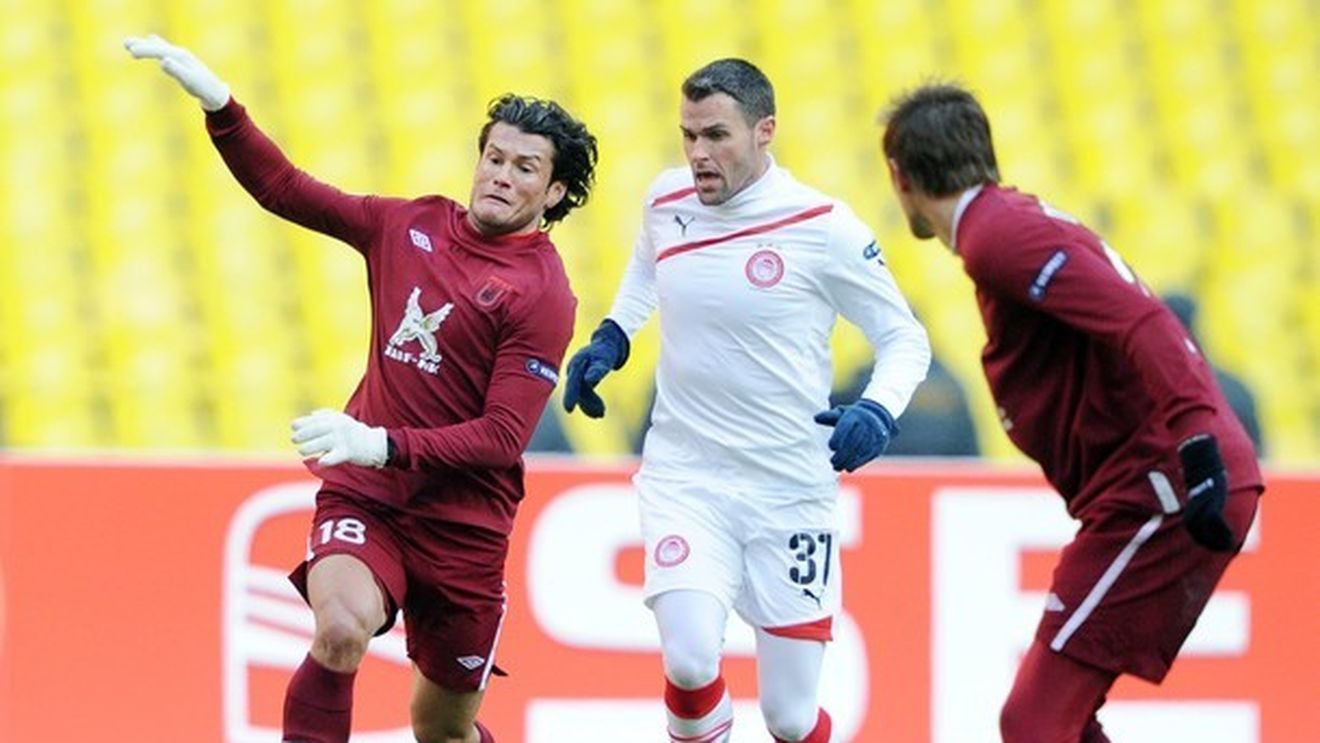 Un fost campion al României, învins în EL!** Portarul lui Olympiakos a apărat un penalty la PRIMA atingere de balon pentru greci