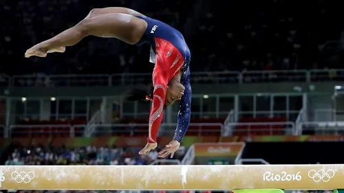 Gimnasta fenomen Simone Biles a câștigat titlul olimpic la individual compus. Regrete după Larisa Iordache: cu totalul de la Mondiale ar fi fost pe podium