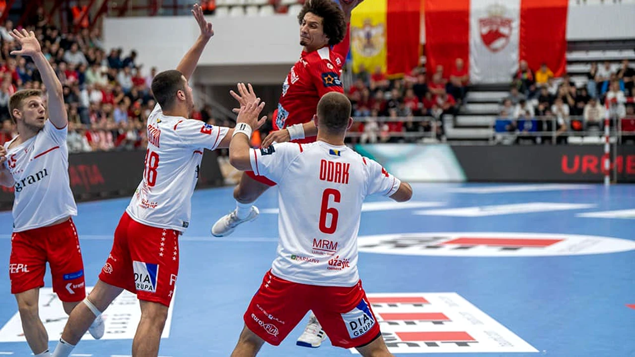 KOCAELI, TURQUIA - 11 DE FEVEREIRO DE 2017: Jogadores Na Ação Durante A  Harmonia Do Handball Da Liga Dos Campeões De VELUX EHF Entre O GH De  Besiktas MOGAZ E Dinamo Bucuresti.