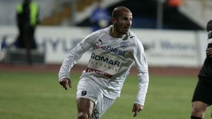 'Tata Jean' e încântat de Cavalli: "E mai bun decât Moraes!"** Vezi golgheterii dați de Gloria în ultimii 20 de ani