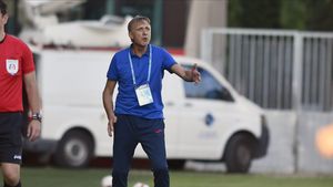 Emil Săndoi, replică haioasă după ce a aflat că are COVID-19 și nu va putea să stea pe bancă la meciul cu Dinamo. „Nu am avut niciun simptom, poate am mai tras puțin de nas”