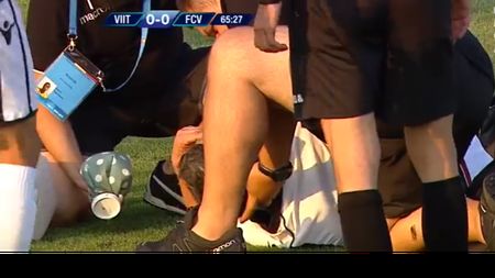Momente de panică la Ovidiu! Fotbaliștii s-au oprit imediat din joc, medicii au fost chemați de urgență | FOTO