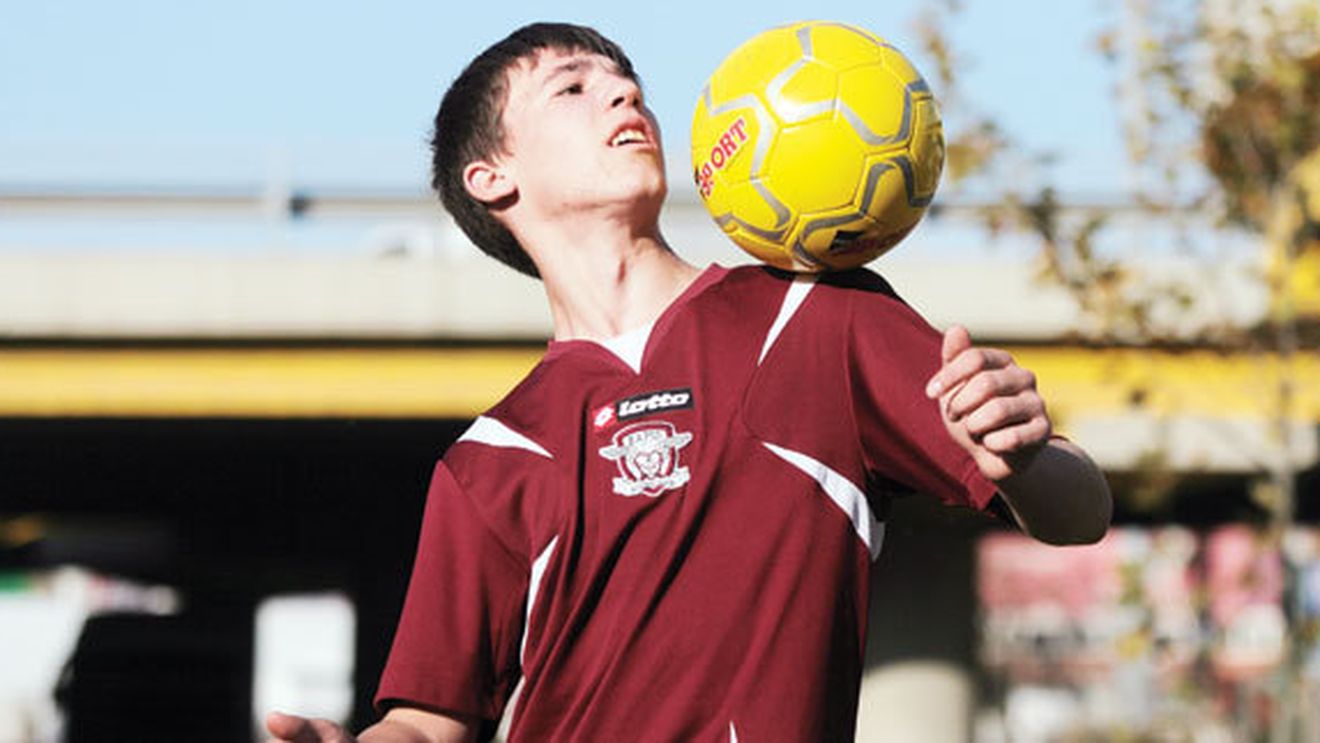 La 17 ani, e idol pentru galerie. Marea speranță a Rapidului i-a lăsat mască pe "câini":** "Noi nu-l plăteam pe Nicolae Vasile, dar a refuzat să plece la Dinamo"