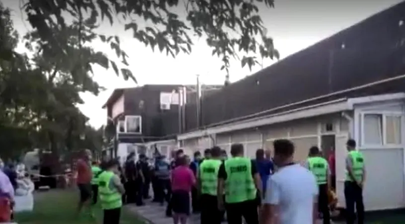 Scandal în Regie după ce Rapid a ratat promovarea. Suporterii s-au dus la vestiare. Jucătorii au plecat de la stadion protejați de jandarmi
