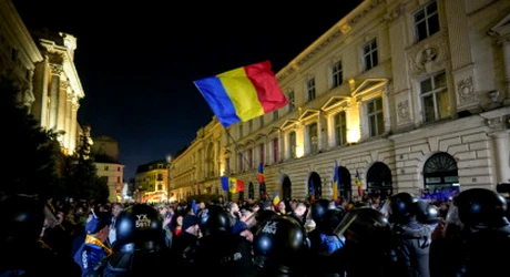 Trei protestatari au fost reținuți de procurori pentru 24 de ore