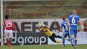 Absentul lui Dinamo s-a întors. FOTO | Penedo a revenit în țară și a explicat de ce a întârziat opt zile la pregătirile "câinilor", care se află deja în Cipru: "Am scutire"