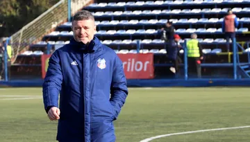 Genul programului: comedie! Daniel Oprița ține Steaua pe loc de play-off, e tot mai atacat, dar conducerea e incapabilă să obțină dreptul de promovare! Antrenorul a răbufnit iar: ”Am promovat de nu știu câte ori”