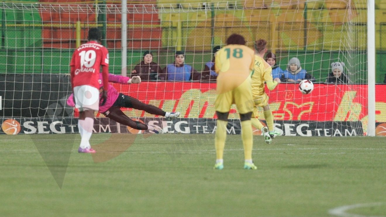 Dinamoviștii critică arbitrajul: "Mi s-a parut suspect ca în două faze extem de importante să nu se dea ceea ce ar fi trebuit!"