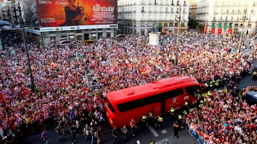 FOTO Atletico, așteptată de mii de fani la Madrid!** Șefii au uitat imediat de trofeu: „Avem nevoie urgent de banii din Ligă”